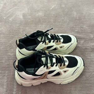 Steve Madden Sneakers